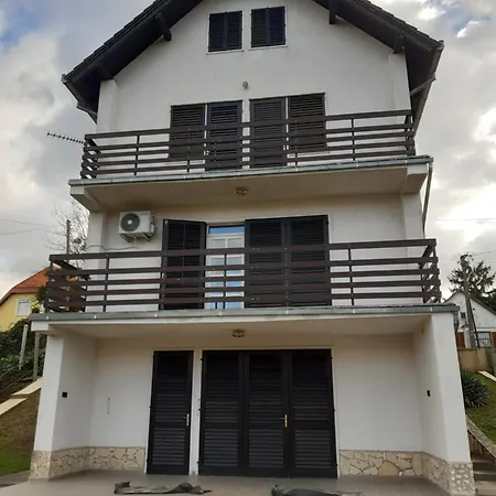 Balatonberenyi Vendeghaz * Balatonberény