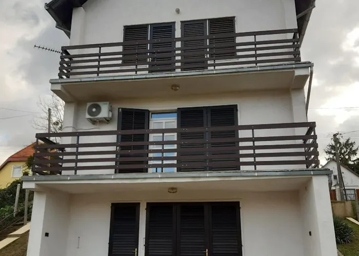 Balatonberenyi Vendeghaz * Balatonberény